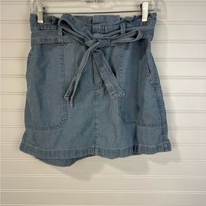 American Eagle women’s paperbag cinch waist denim mini skirt. Size small.
